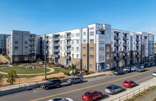 Optimist Park Apartment | Landing | Spectacular 1BD, Gym