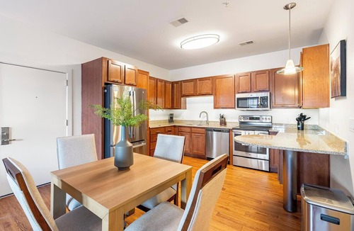 Albany Apartment | Landing | Stunning 2BD, Gym