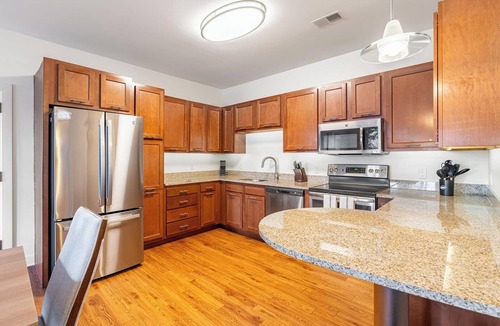Albany Apartment | Landing | Stunning 2BD, Gym