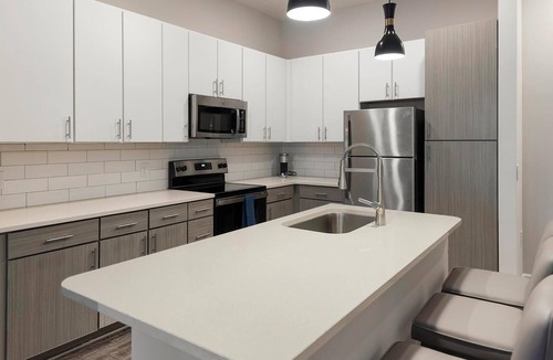 Charlotte Apartment | Landing | Stunning 2BD, Pool, Gym