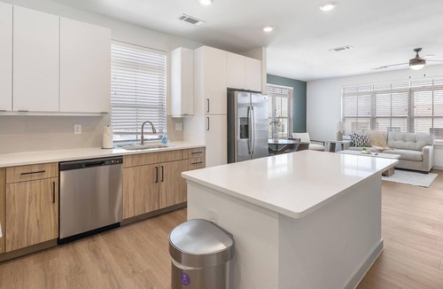 Celina Apartment | Landing | Stylish 2BD, Courtyard, Gym