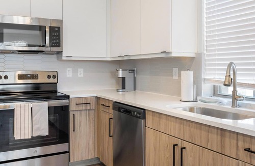 Celina Apartment | Landing | Stylish 2BD, Courtyard, Gym