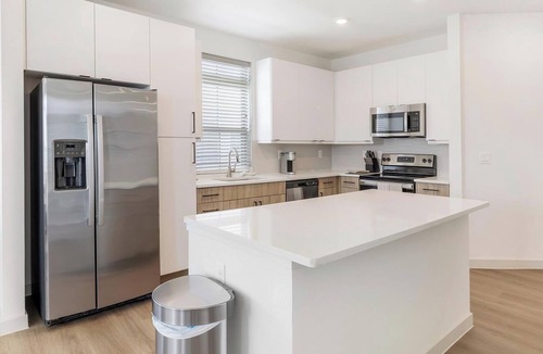 Celina Apartment | Landing | Stylish 2BD, Gym, Courtyard