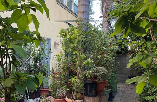 Harbor Gateway North House | Large 2bd garden home w/free parking near LAX, beaches, stadiums, freeways