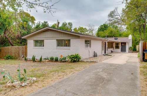 Hancock House | Large Deck, Rec Room! 2-Unit ATX Retreat By Campus