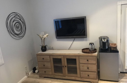 Del Aire Apartment | LAX LUXURY STUDIO Beautiful & spacious, 5 minutes from Beach, LAX, SOFI, FORUM.