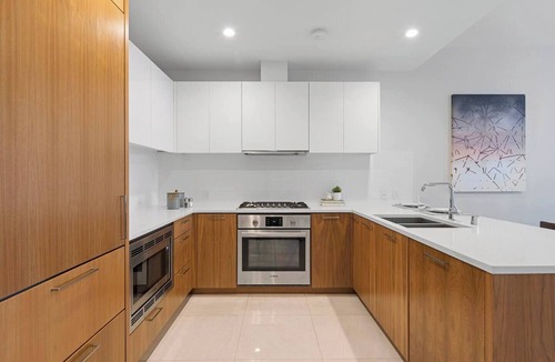 Downtown Los Angeles Hotel | Level South Olive- One Bedroom Suite & Office