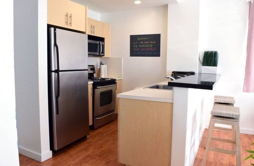 City Center Condo | Light-Filled Apt| Steps to Beach Convention Center