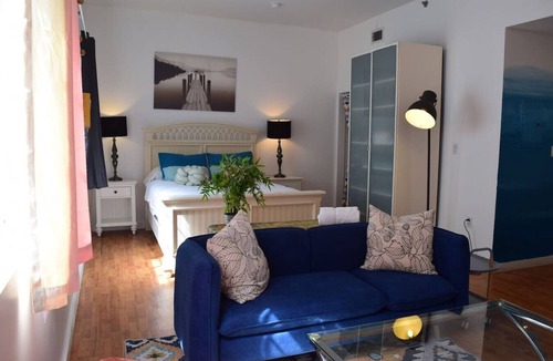 City Center Condo | Light-Filled Apt| Steps to Beach Convention Center