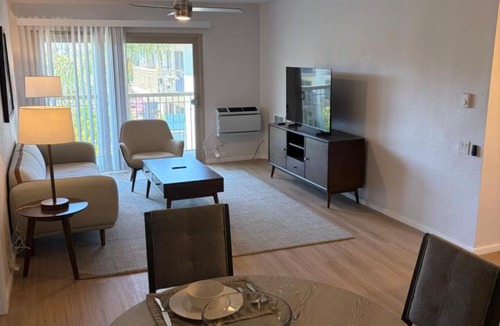 Mid-Wilshire Apartment | Loft residence in prime location