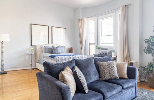 Gaslamp Quarter Hotel | Loft Suite Walk to Conv Center Free Parking