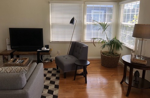 Pico - Robertson House | Los Angeles 1 bedroom/1 bath bungalow house