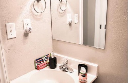 Enderly Park House | Lovely 2BR - 7 min to uptown & 5 min to the airport