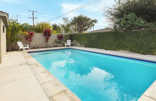 Del Aire House | Lovely Coastal Boho home close to Beaches & SOFI with Pool, AC & King bed