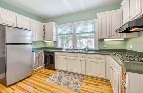 Lake Junaluska House | Lovely lakefront home with fireplace, pool, tennis, fast WiFi, & washer/dryer