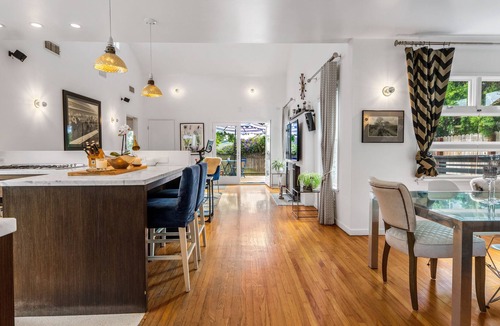 Mar Vista House | Lux 4 Bedroom West LA Zen Home Pool & Lounge & Peloton