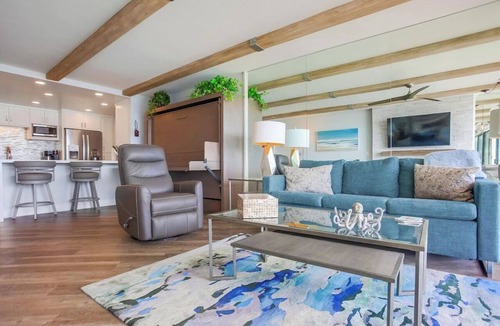 North Pacific Beach Condo | Luxe Oceanfront view, murphy bed, parking and pool