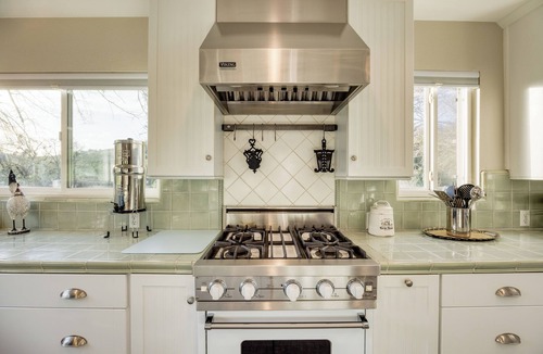 Paso Robles House | Luxe Wine Country Haven, Vineyard Views | Near Top Wineries | Adelaida Farmhouse