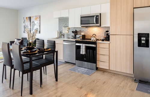 Optimist Park Apartment | Luxurious & Comfy Downtown Oasis ~ Views ~ Parking