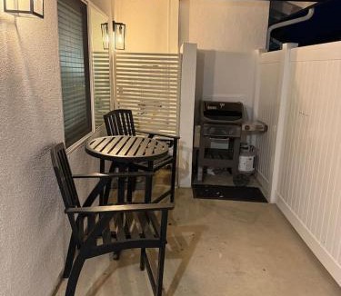 Simi Valley Apartment | Luxury 1BR Suite Kitchen, Fireplace, Laundry, BBQ