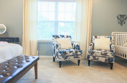 Wessex Square House | Luxury 3King 4FullSize GameRoom FencedYard Grill 5-SmartTV Safe&Quiet Area