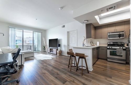 Del Rey Apartment | Luxury in the Heart of Marina Del Rey - Near Beach/Private Pool/Spa/Gym