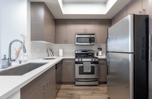 Del Rey Apartment | Luxury in the Heart of Marina Del Rey - Near Beach/Private Pool/Spa/Gym