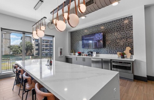 McNeil Apartment | Luxury King 1BD suite w Pool/Gym/Office & Parking