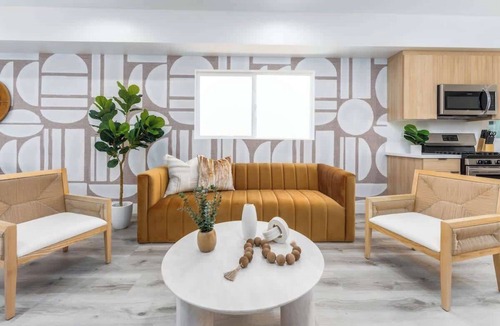Westlake House | Luxury Modern 3BR Retreat | Sleeps 8!