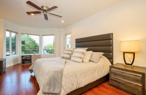 Woodland Hills Apartment | Luxury Modern Duplex + Great LA Views