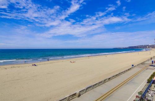 Central Mission Beach House | Luxury Penthouse with Elevator - Sleeps 10+ - Family Friendly Sun/Surf/Sand
