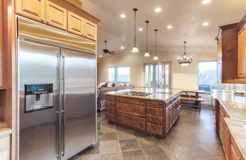 Lakeside House | Luxury Private Estate | Pool & Pickleball Court