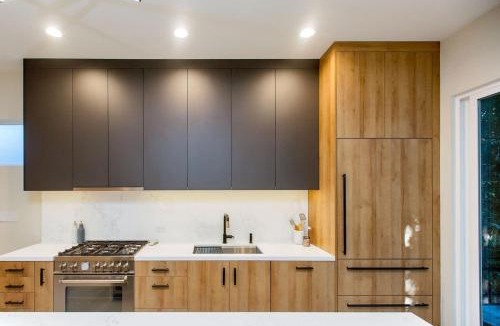 Shawmut Apartment | Luxury South End Views and Pool