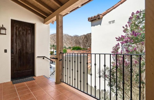 La Quinta Apartment | LV216 Upstairs 2 Bedroom Legacy Villas Lock-Off