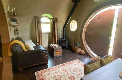 Bella Vista House | Magical Hobbit Hole and Second Breakfast