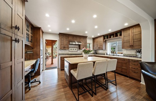 Beach Barber Tract House | Majestic Corner Coastal Haven