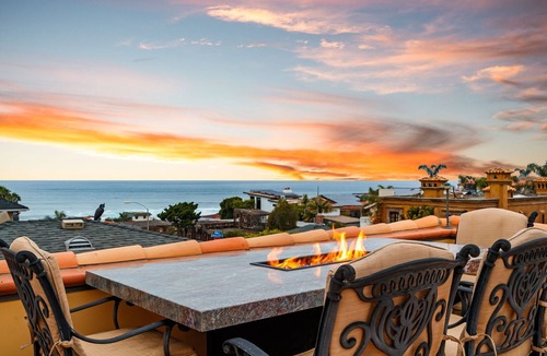 Beach Barber Tract House | Majestic Corner Coastal Haven