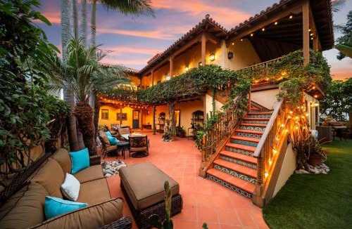 Beach Barber Tract House | Majestic Corner Coastal Haven