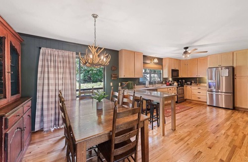 Maggie Valley House | Majestic Grace-Spacious Style, Amazing Location!
