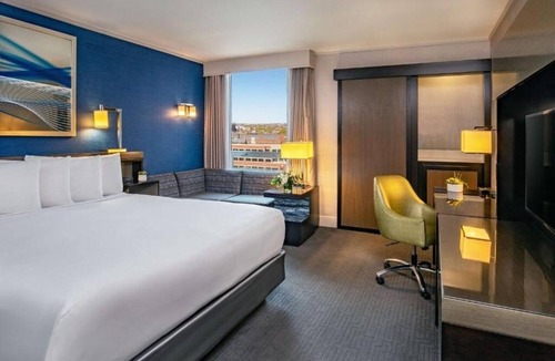 East Cambridge Hotel | Make Your Trip More Enjoyable! w/Indoor Pool, Pets are Allowed Here!