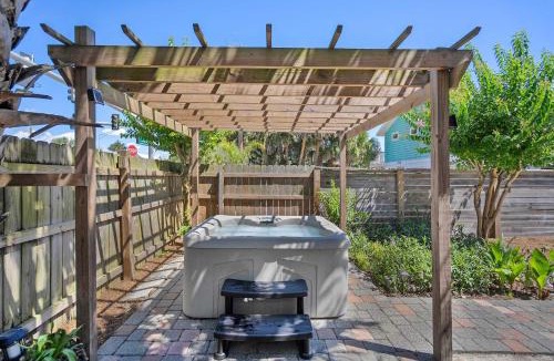 Vilano Beach Apartment | Marvelous Mermaid Bungalow, Dog-Friendly Upstairs Apt in Prime Vilano Beach