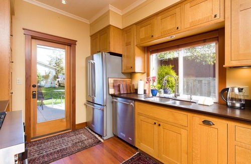Blue Lake House | ☀️Masterfully Crafted Home In Sunny Blue Lake- Elegant Comfort, Outdoor Pool Table
