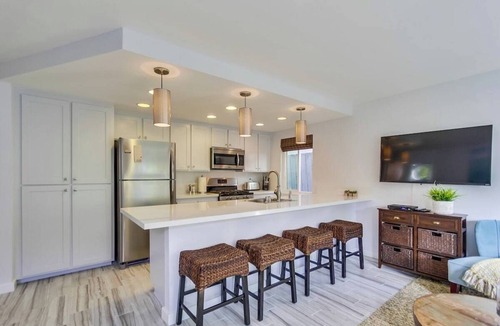 Mission Beach House | MB Bungalow steps to the bay for pets with bikes