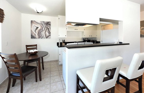 Mar Vista Apartment | MCL 6- Charming 1-bedroom apartment in Los Angeles perfect for your stay