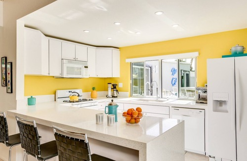 Racquet Club Estates House | Mellow Yellow Butterfly – Iconic Alexander Home