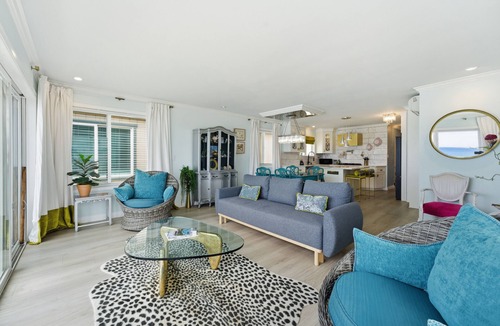 Beach Barber Tract House | Mermaid Manor Eclectic Beachfront Property in La Jolla