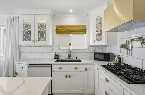 Beach Barber Tract House | Mermaid Manor Eclectic Beachfront Property in La Jolla