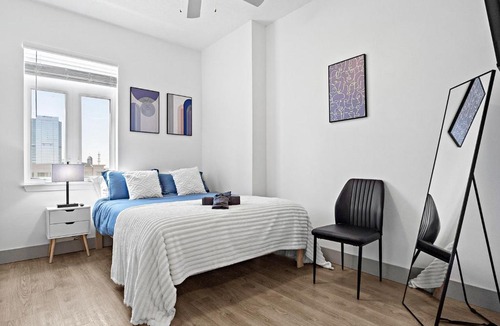 Charlotte Center City Apartment | Midnight Marvel - Amazing City Views, Free Parking