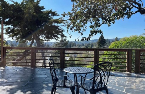 Bananna Belt House | Midtown Cabana with Scenic Patio Private Entrance