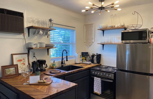 Maggie Valley Cottage | Minutes from Skiing & Snow Tubing! Easy access, no 4x4 needed!